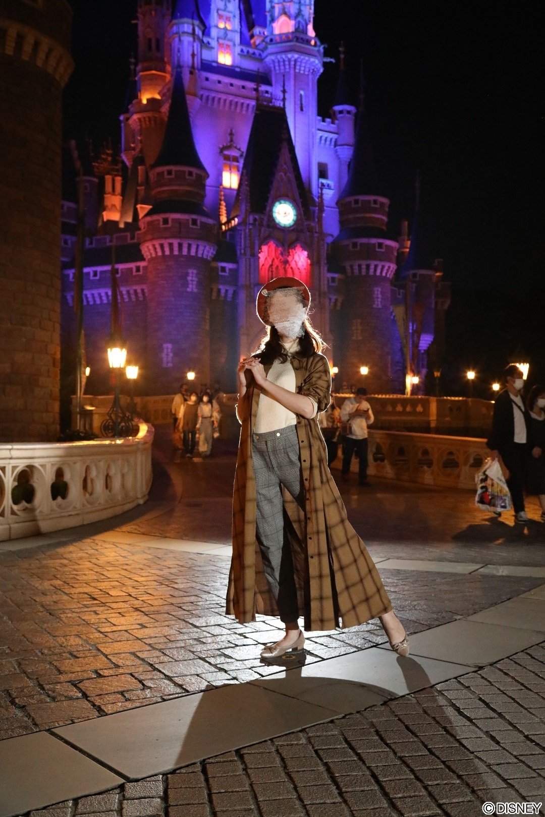 陽花 ディズニーランドめっちゃ楽しい カメキャスさん曰く 雨の日は雨粒に光が反射して すごく綺麗に撮れるんだって 小雨決行らしい 雨の日に撮ってもらえたらラッキーだね Twitter
