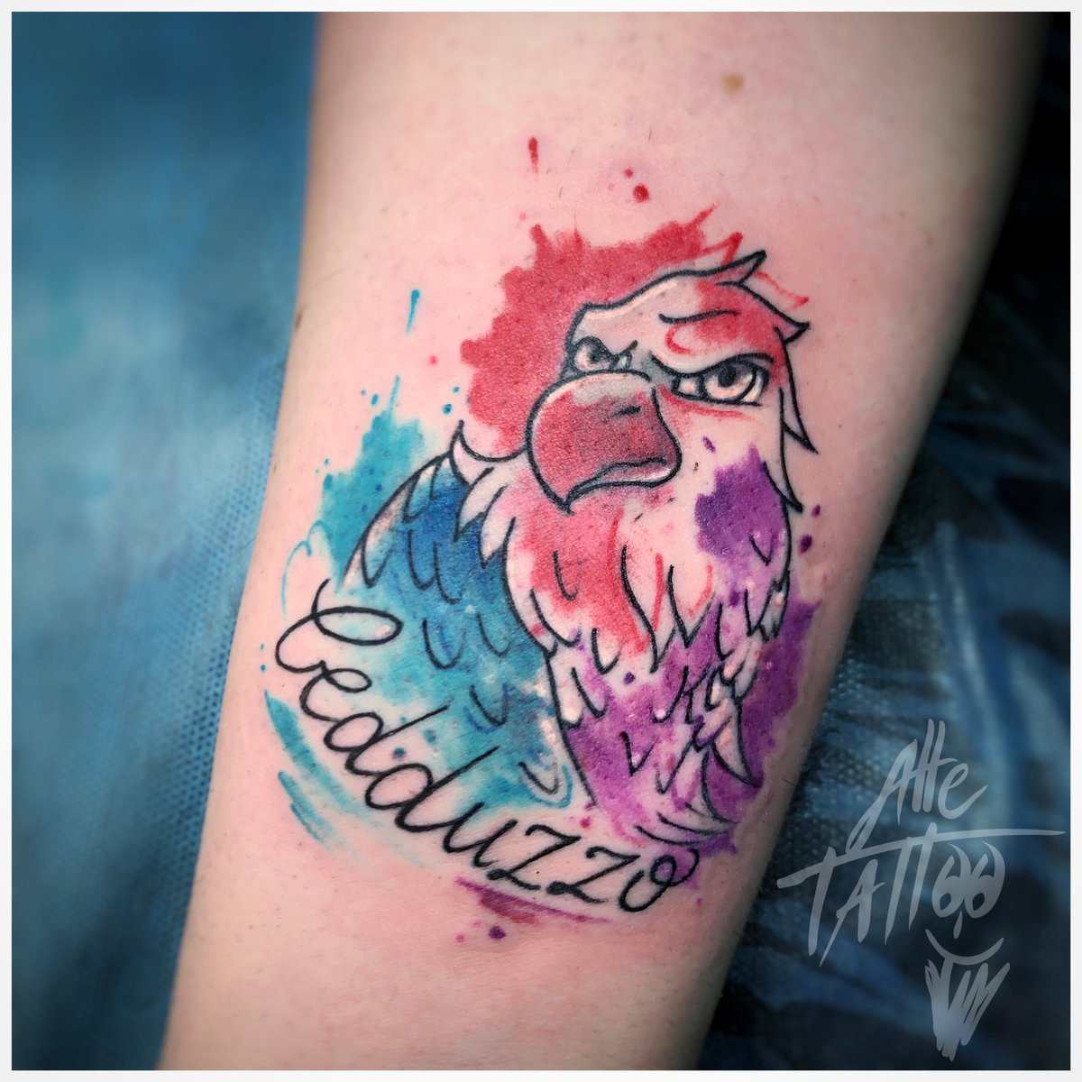 AlleTattoo's tweet photo. Oggi Ho tatuato in live il mitico @cedduzzoyt #streamer di #twitch
😊
#aquila #sslazio #aquilaherb #l #lazio #ultraslazio #stadio #pontemilvio #bandanoantrilazio #bumilfriendly #eagle #skincareibuhamil #likeforlike #alletattoo #tatuaggio #tattoo https://t.co/PXBylWWEGa