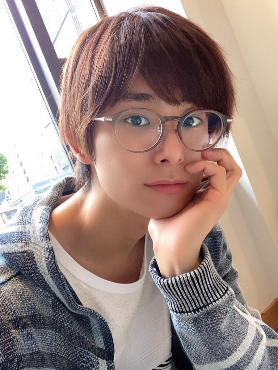 正木郁 皆様こんばんわ 今日は メガネの日 らしいので 全国の メガネ男子好き に向けて自撮りをどん 貴方が気になるメガネ男子は 左のメガネ 右のメガネ ちなみにテーマはですね 図書室でのテスト勉強 寝る前に何故かフードを被る人 正木郁 皆様こんばんわ 今日は メガネの日 らしいので 全国の メガネ男子好き に向けて自撮りをどん 貴方が気になるメガネ男子は 左のメガネ 右のメガネ ちなみにテーマはですね 図書室でのテスト勉強 寝る前に何故かフードを被る人