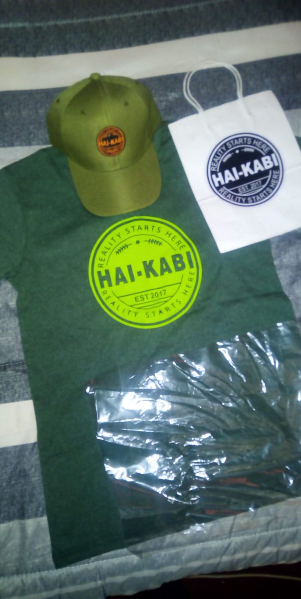 Smallb_Haikabi's tweet photo. I take this hustling of being a street hustler very seriously ❤️I meet lot of people while I'm carrying my bag and Delivering @HaikabiBrands to the customers..Some would offer me a lift and I would refuse, because I am used to walking.. I pray to have my own shop one day #DJSBU https://t.co/sTBW357qLh