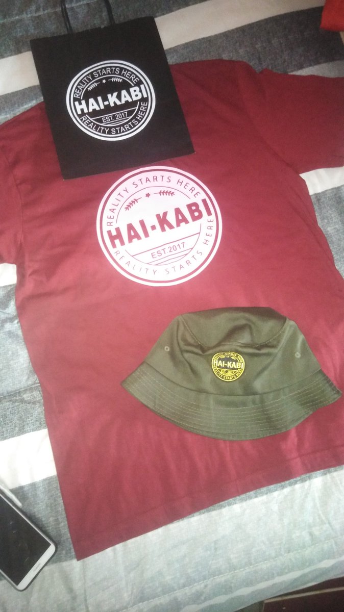Smallb_Haikabi's tweet photo. I take this hustling of being a street hustler very seriously ❤️I meet lot of people while I'm carrying my bag and Delivering @HaikabiBrands to the customers..Some would offer me a lift and I would refuse, because I am used to walking.. I pray to have my own shop one day #DJSBU https://t.co/sTBW357qLh