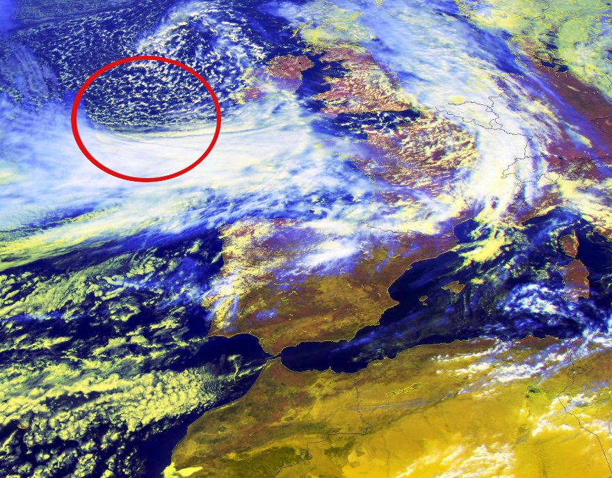 Nesa zona de moito aire frío en altura está a nacer arestora a #BorrascaAlex 
Formarase axiña, a través dun proceso de cicloxénese explosiva, e contra as 20h situarase a uns 400km ao norte de Estaca de Bares.
No <a href="/quenandaai_TVG/">Quen Anda Aí? TVG</a> sobre as 18:30h contaremos máis sobre #Alex pero: