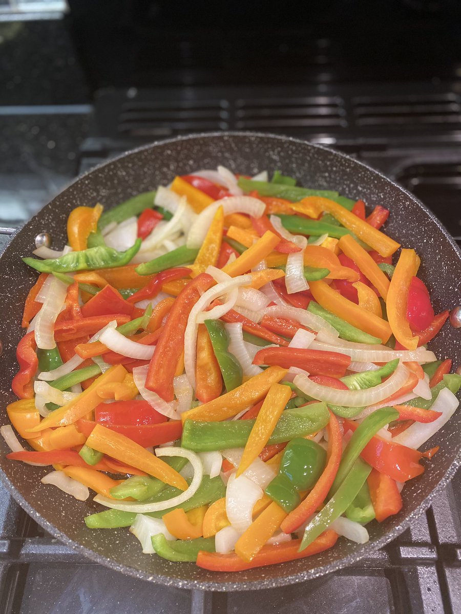 WillettsButcher's tweet photo. Beautiful British chicken breasts perfect for midweek dinners.
Low in fat and a good source of protein, chicken is extremely versatile. So many fab dishes to choose from .... spicy chicken fajitas, chicken &amp; chorizo jambalaya, chicken supreme or a lovely chicken &amp; mushroom pie! https://t.co/4jcQvr3mRK