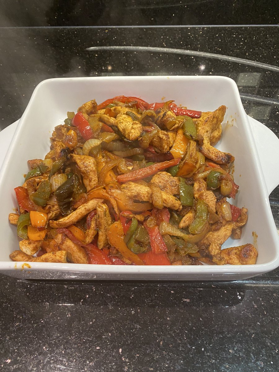 WillettsButcher's tweet photo. Beautiful British chicken breasts perfect for midweek dinners.
Low in fat and a good source of protein, chicken is extremely versatile. So many fab dishes to choose from .... spicy chicken fajitas, chicken &amp; chorizo jambalaya, chicken supreme or a lovely chicken &amp; mushroom pie! https://t.co/4jcQvr3mRK