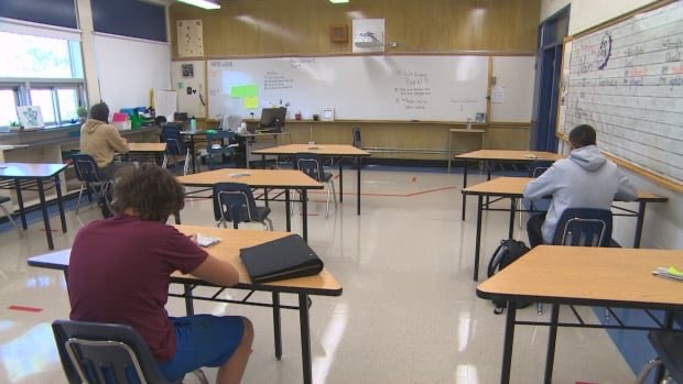 Student numbers are counted at the end of September but this year things are different.

"No school should lose money" because students are away or self-isolating. It’s our simple ask.

Don't cut funding during pandemic, Manitoba NDP urges
cbc.ca/news/canada/ma…
#mbpoli #mbteach