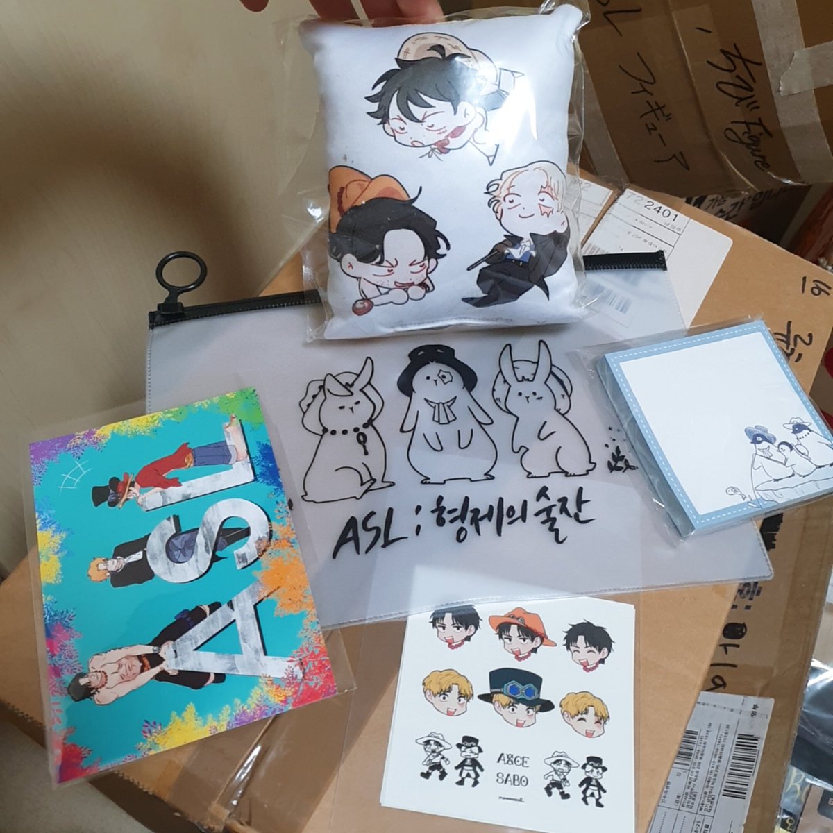 sellforw's tweet photo. 21. 도플라밍고, 로우 아크릴 일괄(미개봉) 15000
22. 도플라밍고 , 로우 열쇠고리,뱃지 일괄(미개봉) 10000
23.루피 , 에이스, 사보 굿즈 일괄 5000
24. 상디, 조로산 굿즈 일괄 5000 https://t.co/uidbpSx0JT