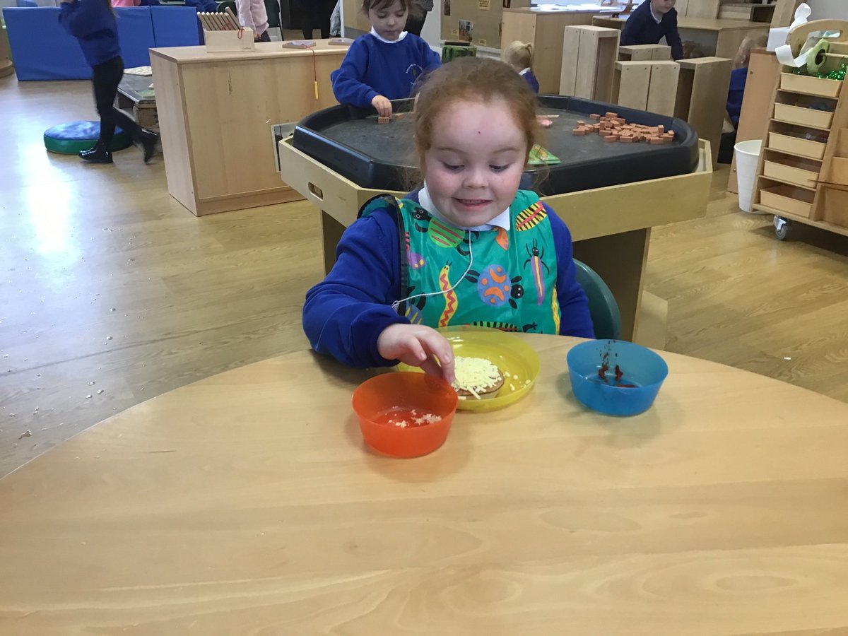 AirthNursery's tweet photo. Pizza is still a popular choice for snack! “I love cheese!” “I like pepperoni on my pizza” “ my mummy doesn’t like pizza” lots of discussion on what we like and don’t like to eat. 🍕👩🏼‍🍳⁦@airthprimary⁩ #childrenschoice #juniormasterchefs https://t.co/RE8Cb2QedL