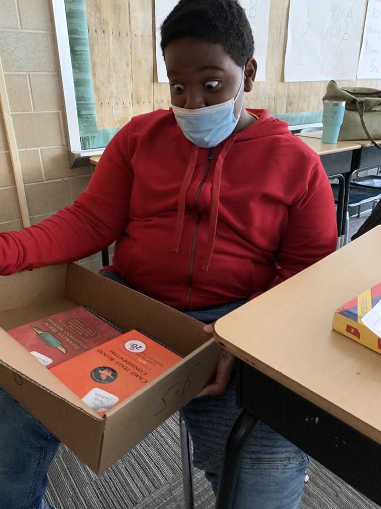 CrestonIMS's tweet photo. We are so grateful to the Warren Arts &amp; Education Foundation as well as @MolinaGiving for the AWESOME book boxes for our students! They are so excited to take these home and get reading! #CrestonPride #WarrenWill https://t.co/KurEogFGbj