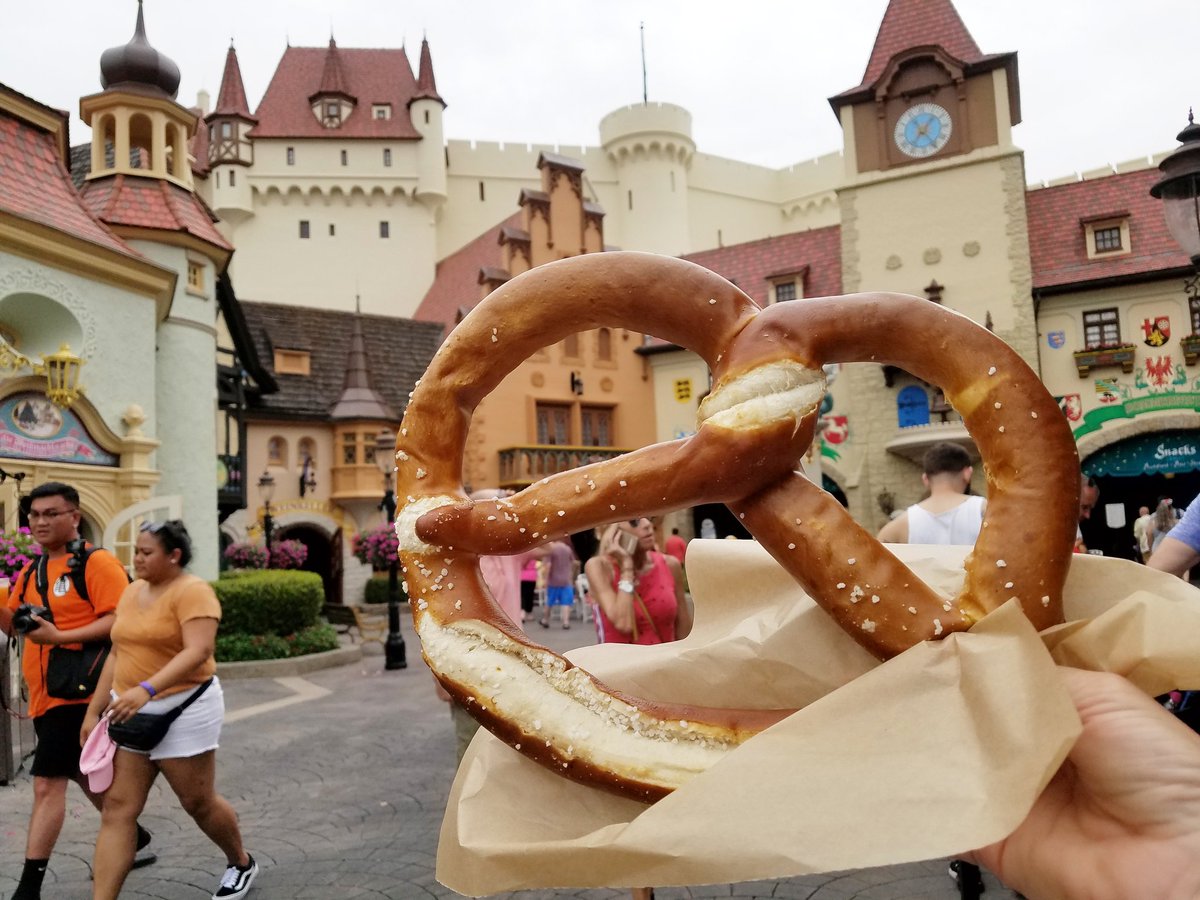 we_orlando's tweet photo. Happy Oktoberfest! #Epcot #EpcotWorldShowcase #October #Oktoberfest #Disney #DisneySnacks https://t.co/WF7WxbWHia