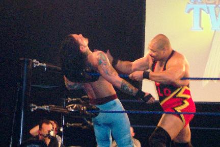 D-Lo Brown vs. Sterling James Keenan was basic. Keenan was a complete unknown to British (and, tbf, most US) audiences, so was a bit of a weird one to fly in, but Kingdom James knew him and had the idea of building around him as "the 1PW guy". Y'know, instead of a Brit.[cont]