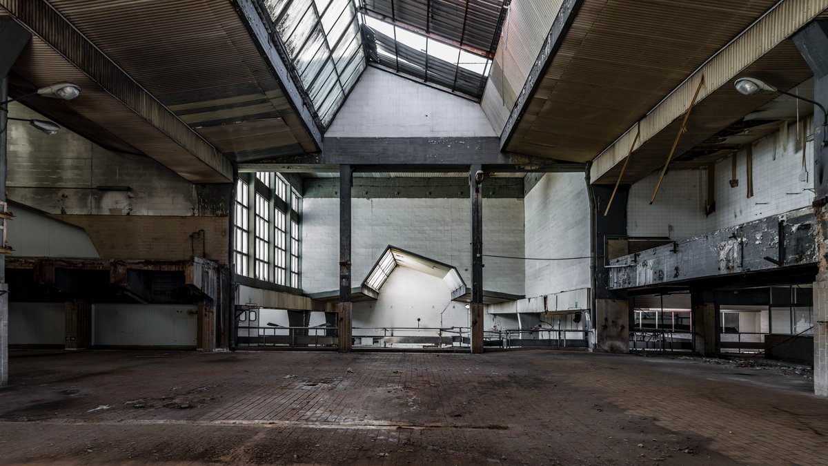 OpenHouseMadrid's tweet photo. ¡Feliz octubre!🍂 Hoy redescubrimos el Edificio Clesa, una joya de la arquitectura industrial diseñada por A. de la Sota que, tras varios años abandonada, ha logrado salvarse de ser otra de las grandes arquitecturas perdidas de Madrid.

@FundacionASota 📸 José Manuel Ballester https://t.co/or3xdNnw7b