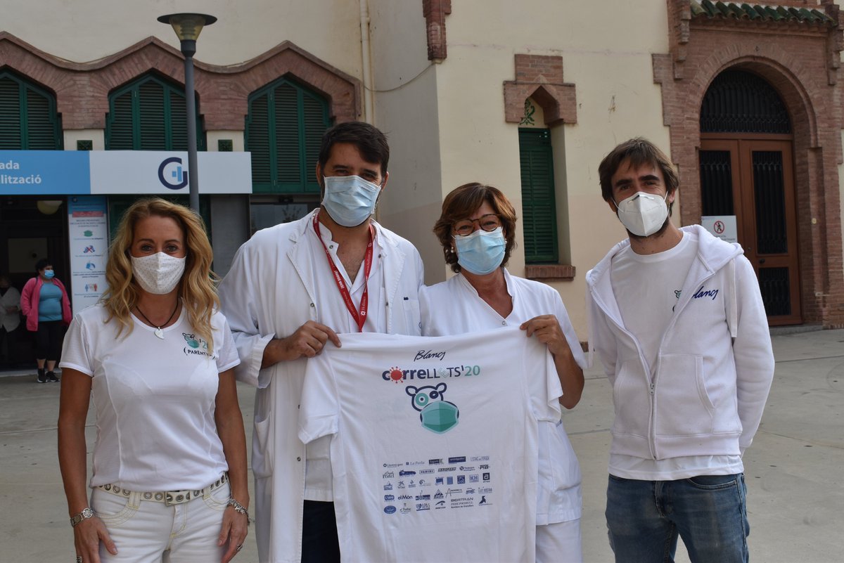hggranollers's tweet photo. Avui hem pogut donar les gràcies a #correllets per la seva acció solidària amb l'Hospital amb la venda de samarretes dels Correllets'20❤️
#parentesi https://t.co/8tK7kM6D29