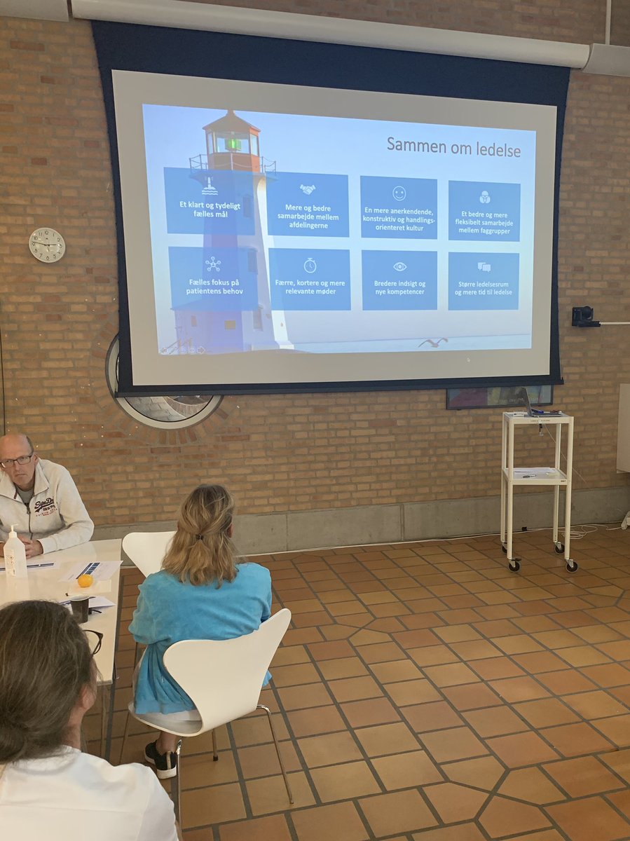 På <a href="/NSRsygehuse/">NSRsygehuse</a> diskuterer lederne #sammen i dag, med respekt for #COVID, vores strategi for de kommende år. Her indgår læringen fra første #COVID19 bølge i form af 8 udsagn. Flere har betydning for #patientsafety og #sundpol i fremtidens <a href="/regionsjaelland/">Region Sjælland</a>