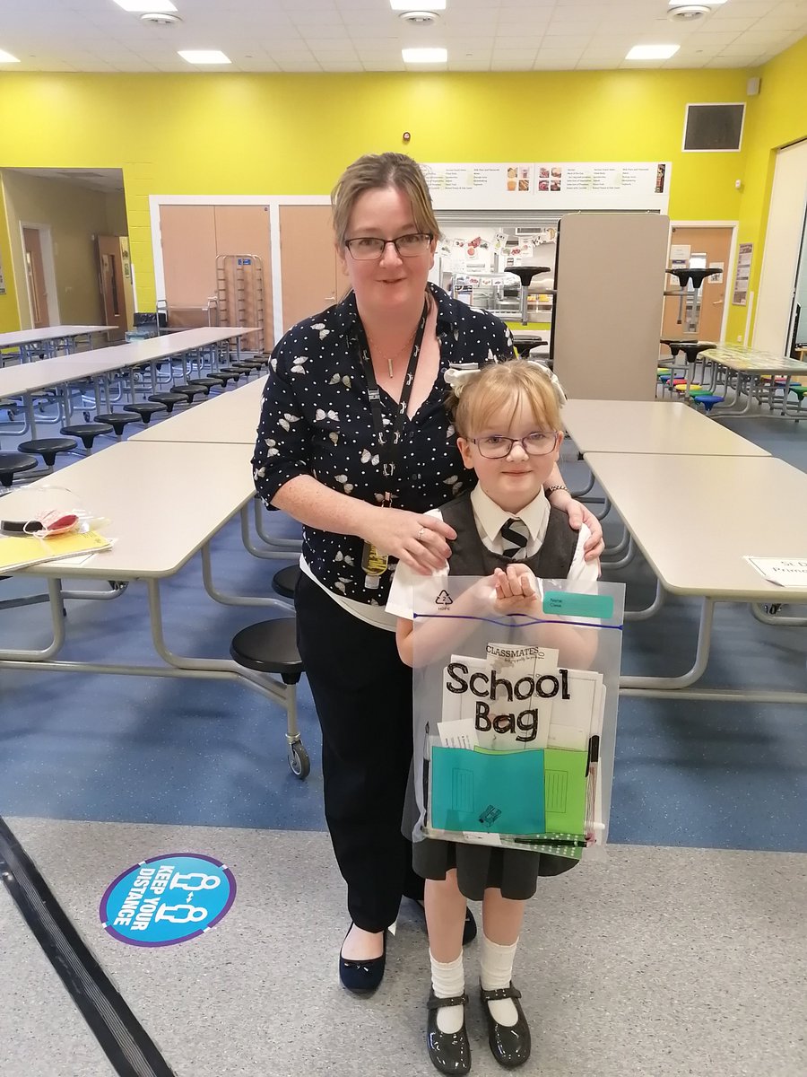 helenmckay01's tweet photo. Happy #MathsWeekScot These families are delighted to recieve their @airdrieCLD Numeracy #FamilyLearning bag on @SLPLearn #FLW2020 #BecauseofCLD @edscotcld @StDavids4. Looking forward to seeing what maths learning they we doing with it ➕➖➗ https://t.co/0IoZvLLUmy