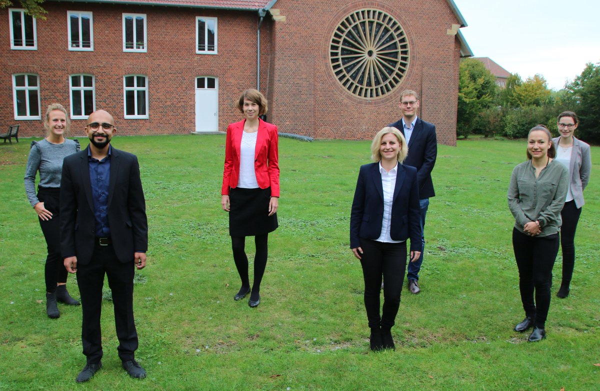 Nachwuchs für Leitungspositionen in der ##Altenhilfe. Acht #Trainees haben ihr Jahr beendet, sieben mit einem Arbeitsvertrag in der Tasche. Heute ist der dritte Durchgang des nach wie vor bundesweit einmaligen Projekts mit vier neuen Trainees gestartet: t1p.de/Trainees