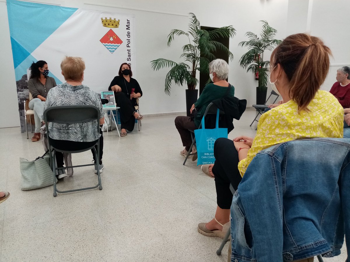 Gràcies <a href="/CareSantos/">Care Santos</a> per compartir una hora llarga amb les lectores de #santpol! 😍