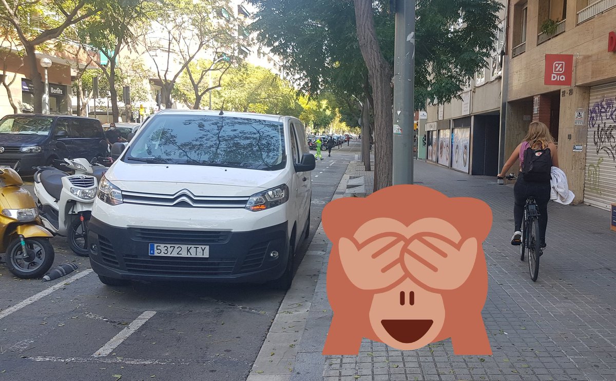 inCBisme's tweet photo. Cinc minuts de rellotge esperant que aquest #jeta tregués la furgoneta del Carril bici i ni ha aparegut.
De retruc obliga a bicis i patinets a circular per vorera
@barcelona_GUB @rosaalarcon @CBinvaders https://t.co/uPpVjaF6ej