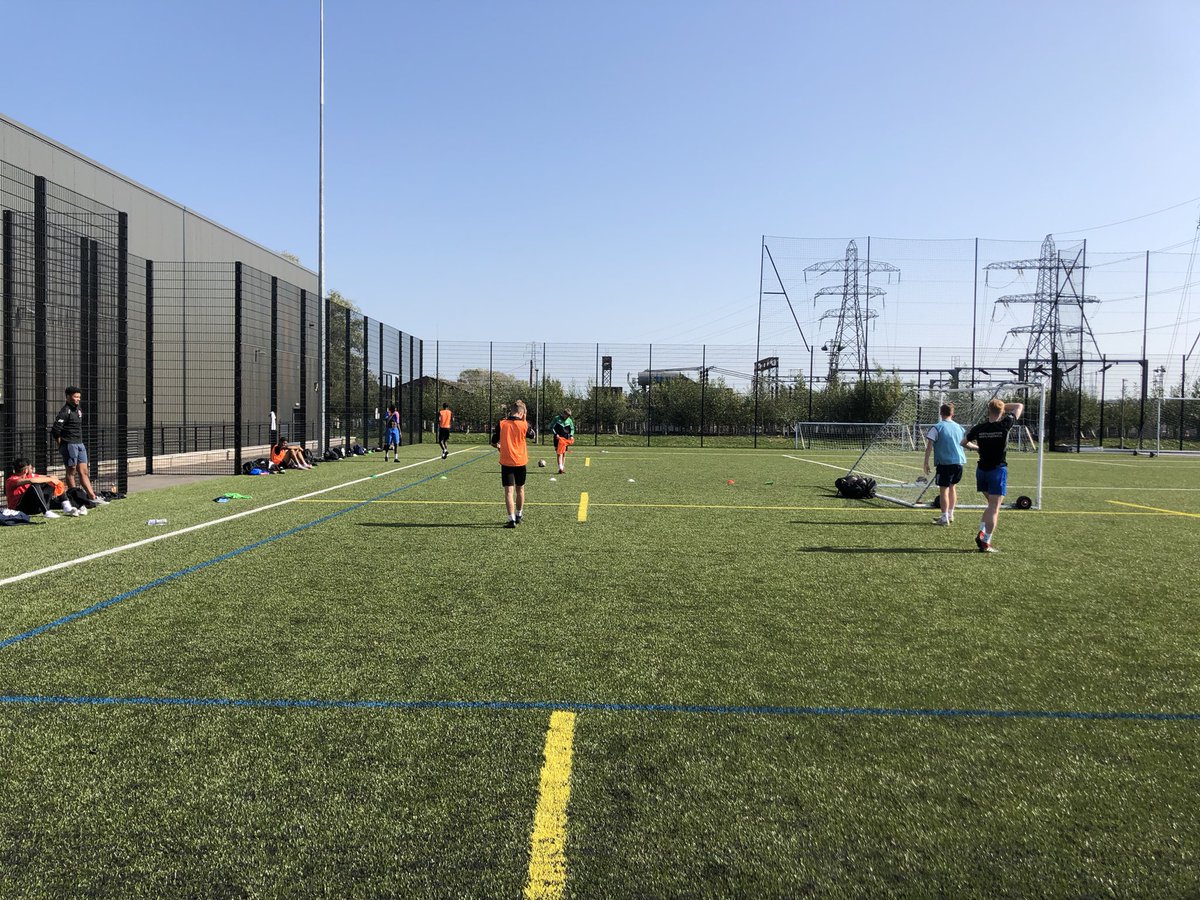 SaulCuttell's tweet photo. Brilliant first week & teaching on Sport & Exercise Sci BSc @UniNorthants the students & staff have been amazing in response to everything. Also, looking for placement opportunities so if interested pls get in touch with me, @skinner_brendon or @MairiMulvenna @memsybuxton https://t.co/P8tuFPhbcK