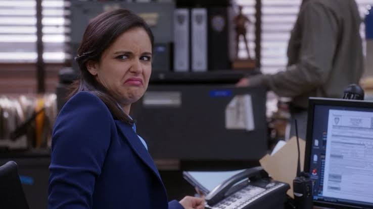 one shot of amy santiago in every episode of  @nbcbrooklyn99 a thread;