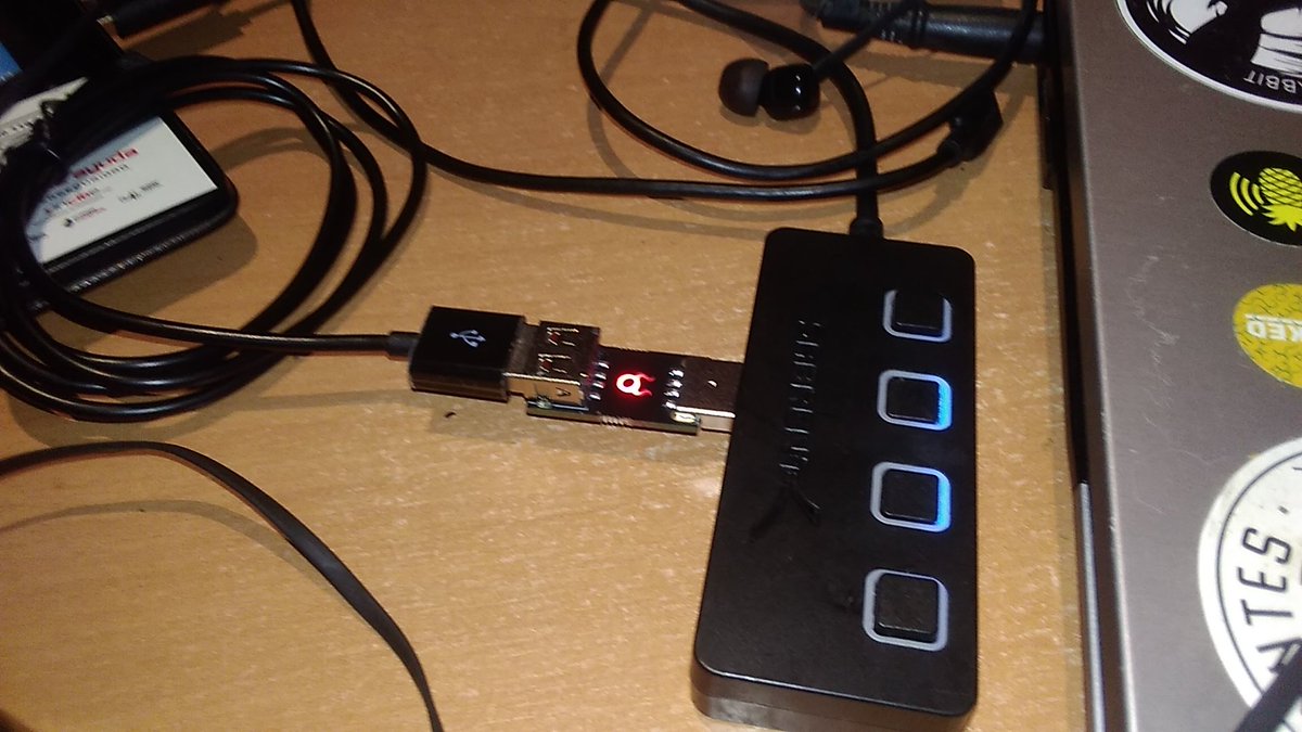 CacharroHacks's tweet photo. Pues parece que el detector de cables maliciosos funciona perfectamente, 4 cables usados, 3 de ellos maliciosos: #OMG_Cable, USB Ninja y #EvilCrow de @JoelSernaMoreno, todos detectados... https://t.co/UvCCyU0S0d