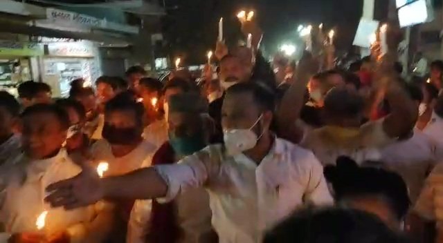 UPDASTAK's tweet photo. हाथरस ‘गैंगरेप’: मुरादनगर बसपा नगर अध्यक्ष इमरान एडवोकेट ने की न्याय की मांग, दलित व मुसलमानो के साथ मिलकर किया विशाल विरोध प्रदर्शन https://t.co/xPHpnKlRlO via @UPदस्तक
@Mayawati @shadabsaifi26 https://t.co/Aj3dZZj8BV