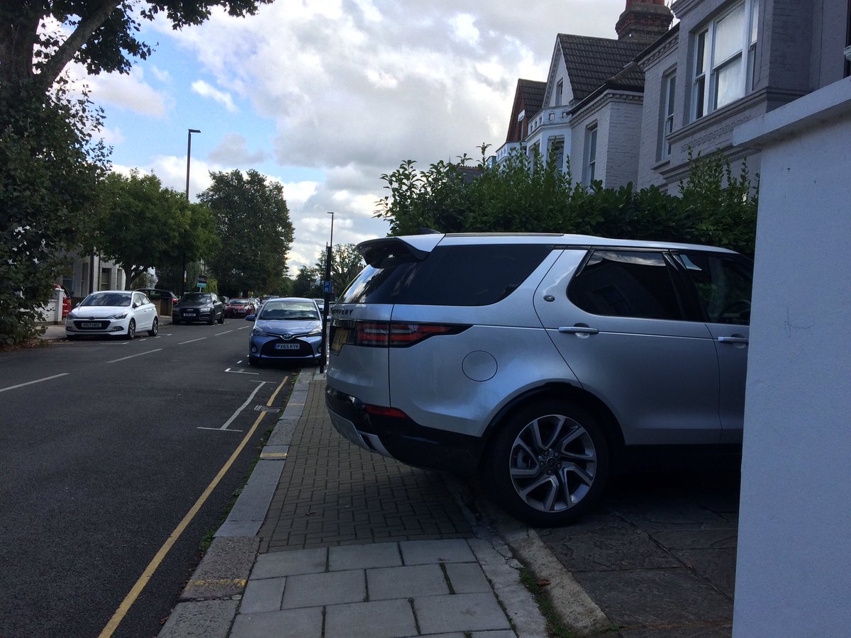 RuthMayorcas's tweet photo. Now if you’re really concerned about ‘the’ elderly and ‘the’ disabled you’d be on to your Council about this monster. If it doesn’t fit in the drive it shouldn’t be allowed #SUV @HounslowHways @LBofHounslow please deal with this in #WellesleyRd. https://t.co/dnv5Knu0F4