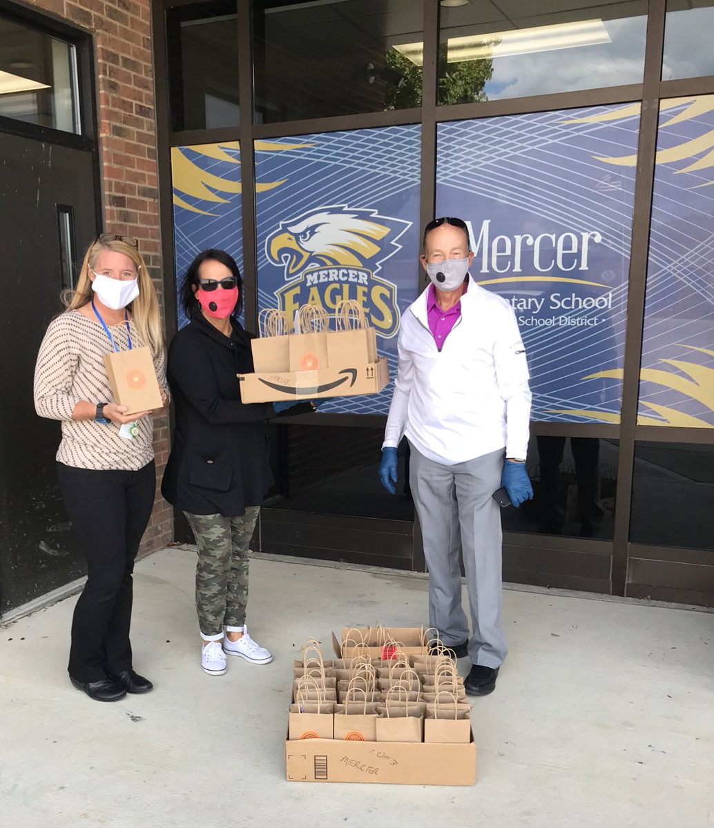 Thankful for community partners!  Thank you Crossroads for the teacher gift-bags to love on us.  #weareFHSD <a href="/crsrdschurch/">Crossroads Church</a>