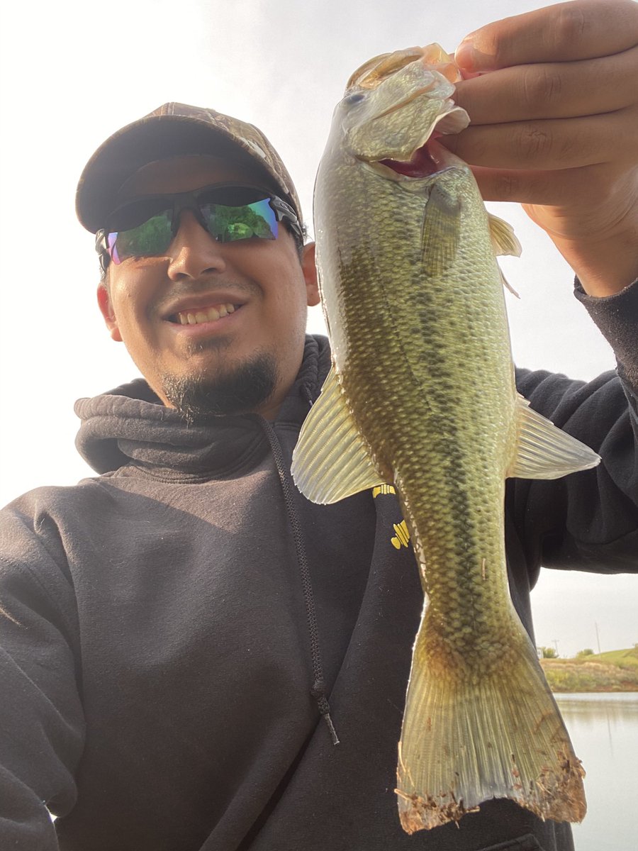 iinavii_'s tweet photo. Yoinked these bass out the lake this mornin! Used a Texas rig with a @googanbaits 5” sinko some healthy fish today! #bigbassenergy #fishinglife #fisherman #freshwater #googanbait #bassprorod https://t.co/4U2e9oU15c