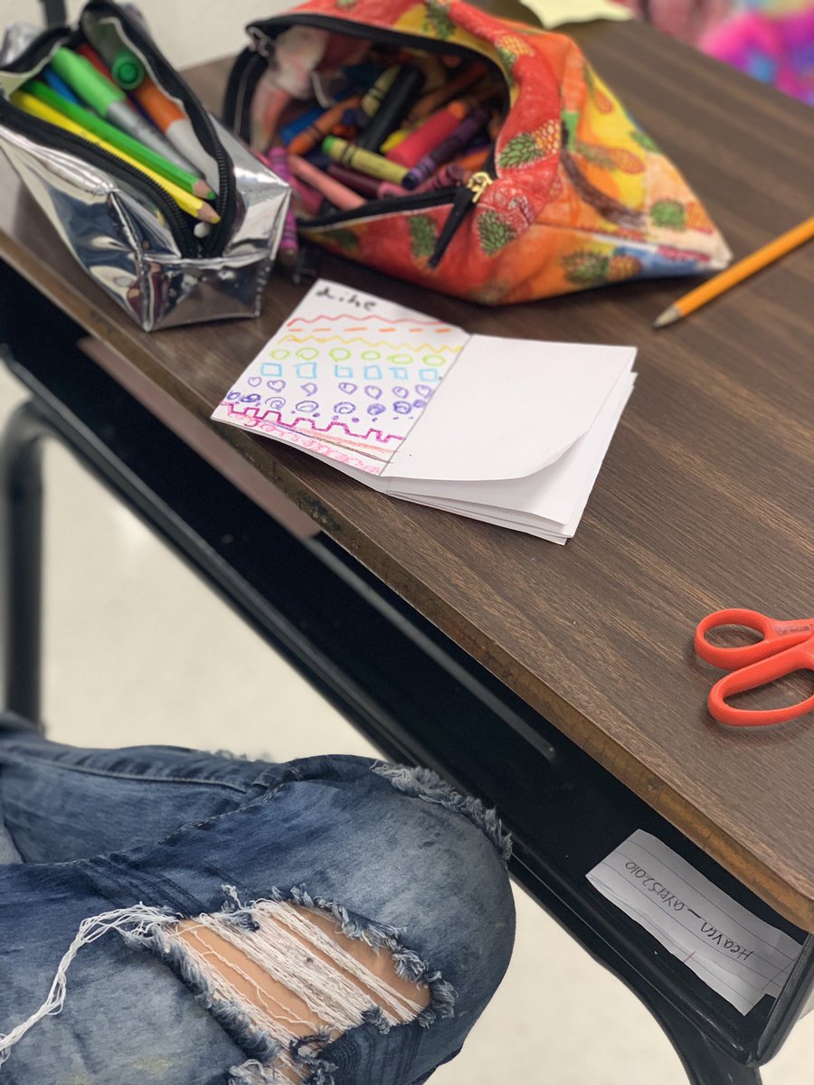 amanda_fraser9's tweet photo. Enjoyed spending some time in art class today. The kids learned about different art elements and came up with some creative ways to describe different types of line. @NISDMichael @KaeliHumphries @NISDFineArts #shiningstars #studentsback https://t.co/eS5bil4Wzu