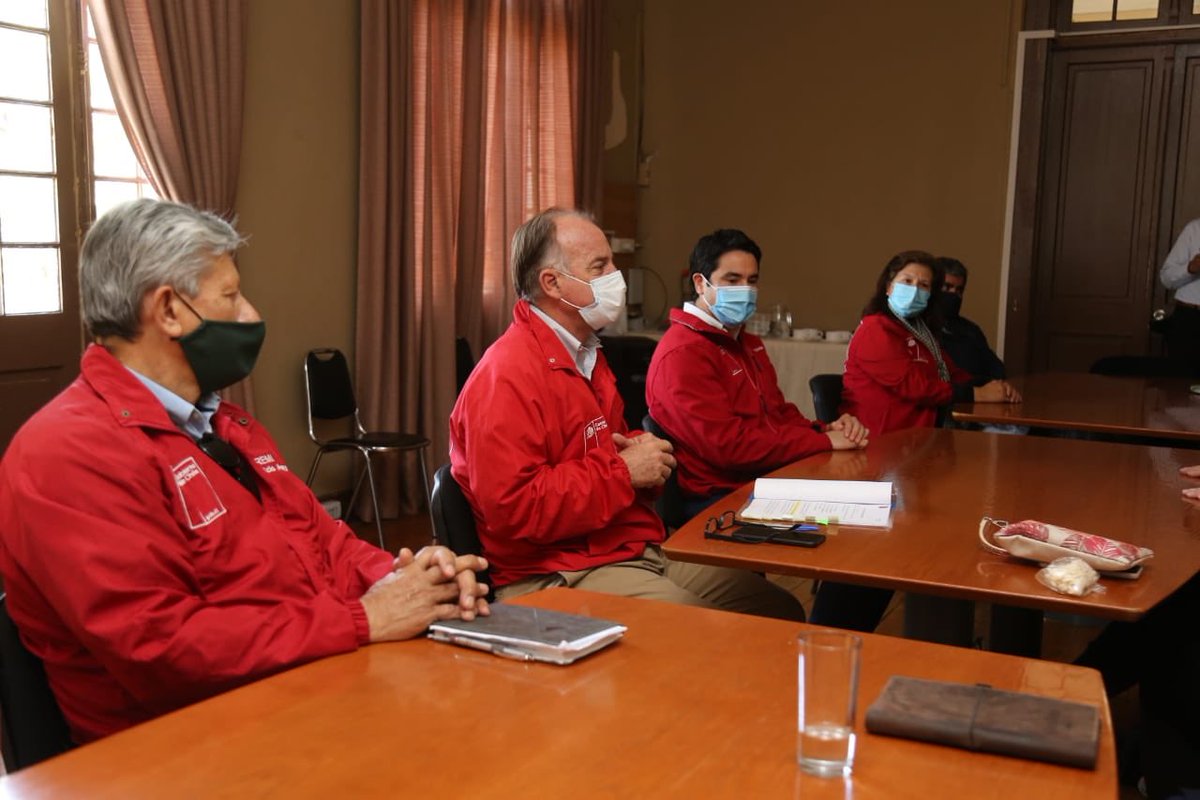 Atender las necesidades del #MundoRural en terreno es la base del <a href="/MinagriCL/">Ministerio de Agricultura de Chile 🇨🇱</a>. En Vallenar reunidos con Intendente <a href="/UrquietaAtacama/">Patricio Urquieta</a>, @goberhuasco <a href="/NellyGaleb/">Nelly Galeb Bou</a>, Seremi <a href="/MinagriAtacama/">Minagri Atacama</a> y la Asociación de productores <a href="/piscochilecl/">#PiscoChile</a> para analizar los principales desafíos de la industria