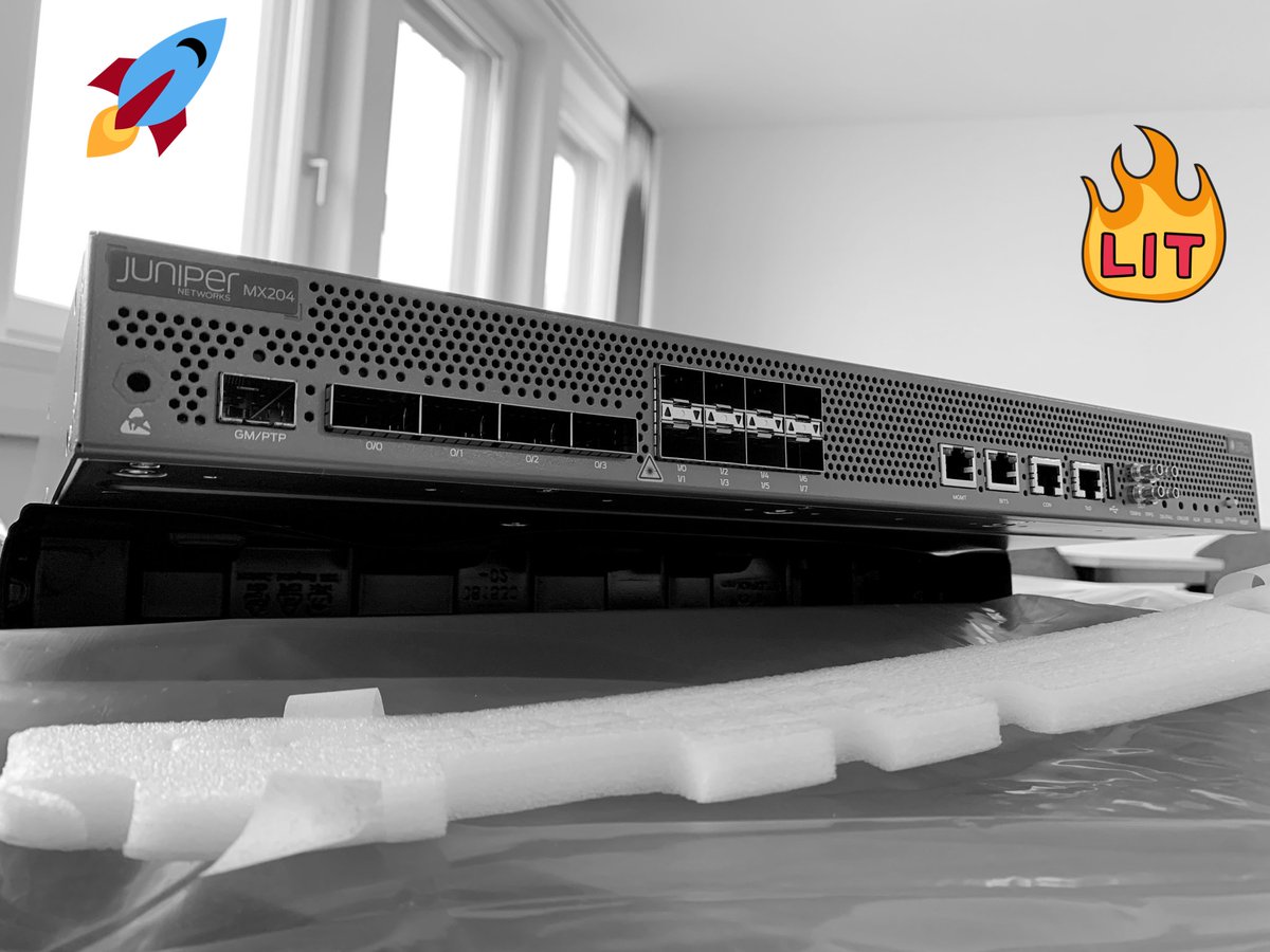philunet's tweet photo. Neue Juniper Hardware für unseren MPLS Backbone. 😍 100G Ports sorgen für garantierte Bandbreite in unserem Netz. #moreBandwith #mx204 #juniper #upgrade #peeringmatters #router https://t.co/9MYzsOKivi