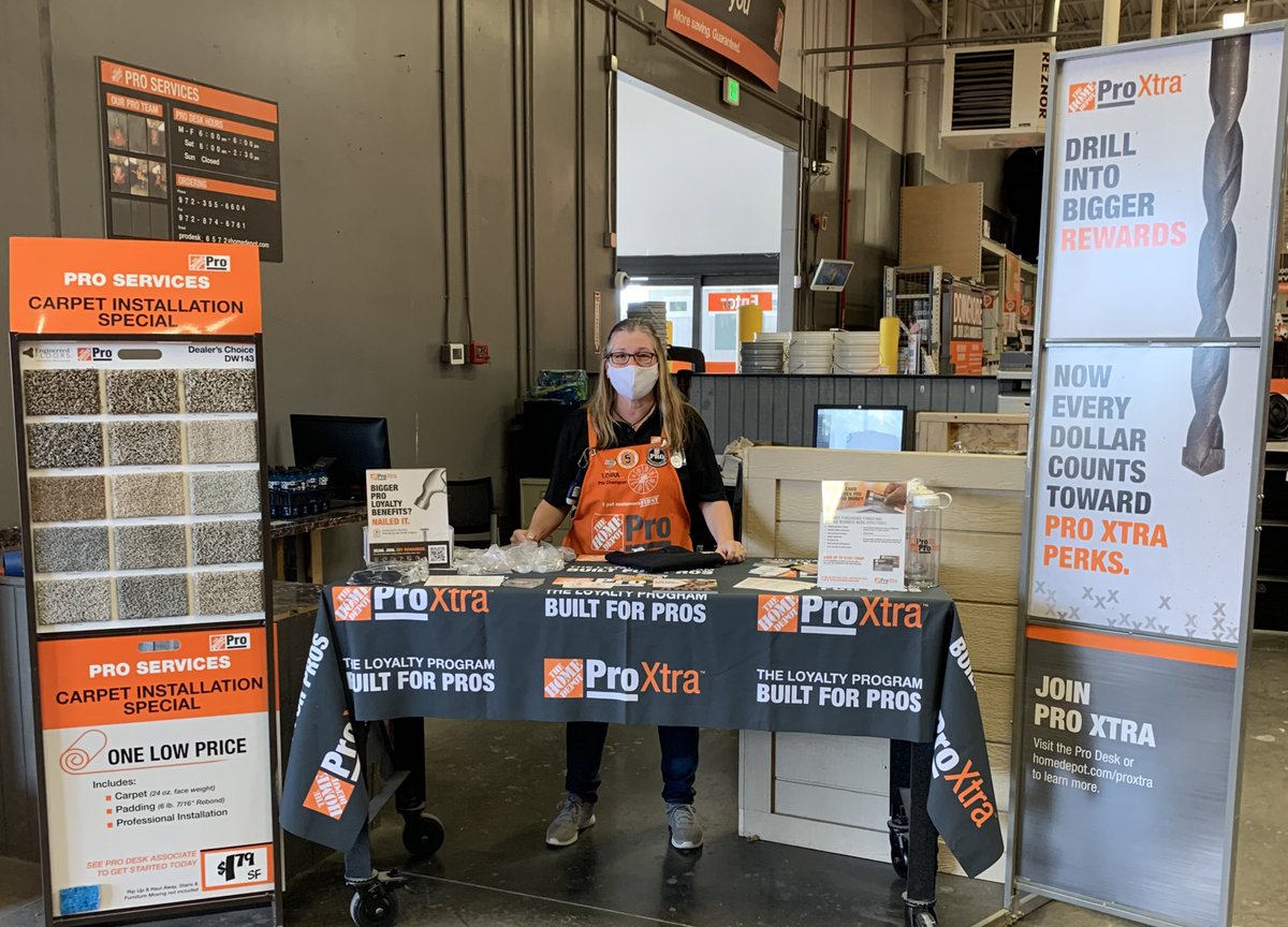 Pro Appreciation Day at #6572! Lora promoting Pro Xtra and celebrating our pros with gifts!