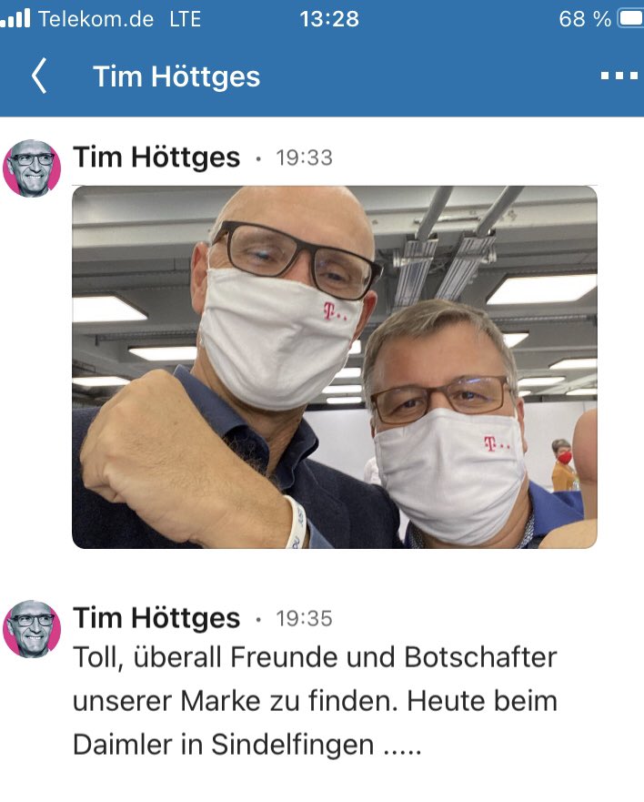 Liebe #Telekombotschafter ich hatte die Gelegenheit euren - ach was - unseren #Telekom #ceoofthehearts 💗Tim Höttges zu treffen 🤗 und soll euch alle herzlich grüßen, wir haben nett geplaudert und er hat von mir das #Daimler @du Armband bekommen und jetzt sind wir #verDUzt 😀