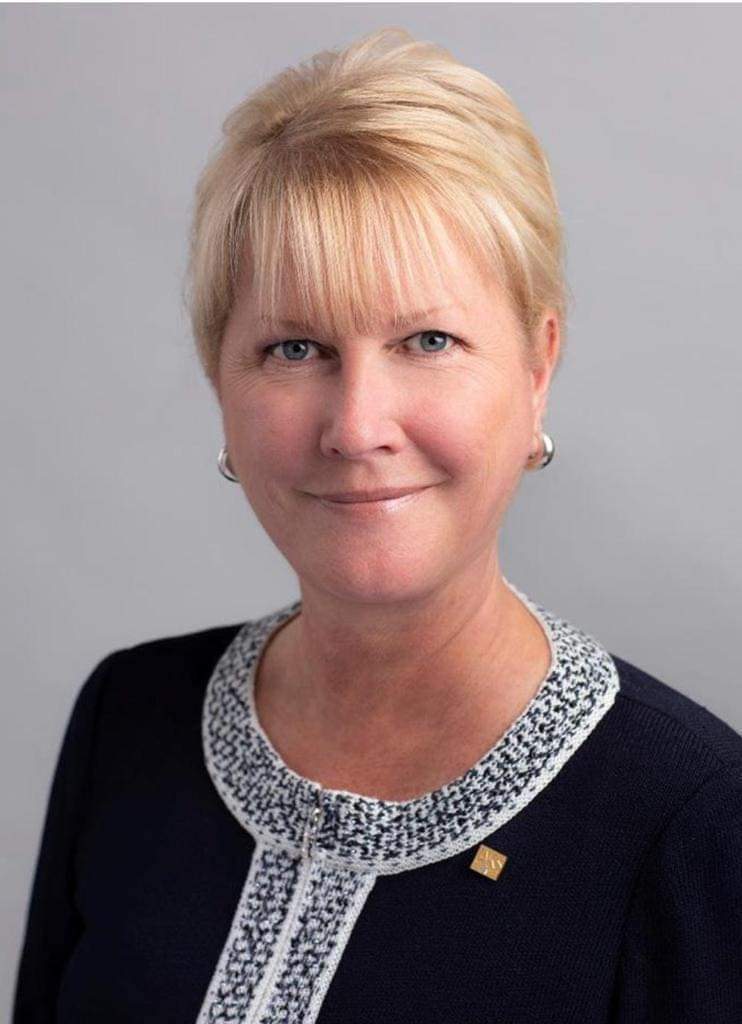 RotaryRoseland's tweet image. It's now official today !

Rtn Jennifer Jones, member of the Rotary Club of Windsor-Roseland, Ontario, Canada will become RI President for 2022-23. She will become *the first woman to hold that office in Rotary's 115 years of History.

Congratulations.