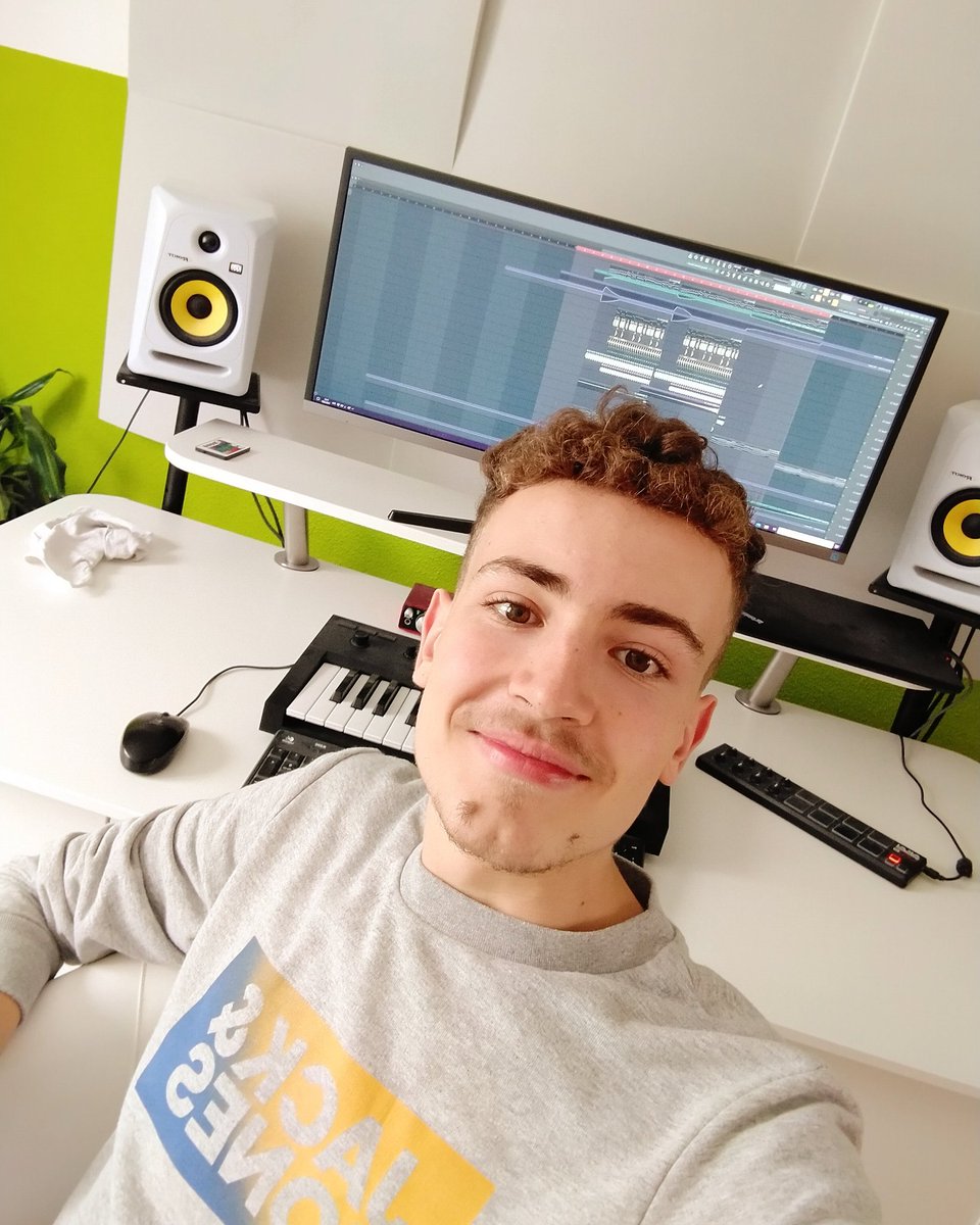 New music in a week 🔥🔥
What is your favourite song at the moment?😍 ⤵️
#simonmiles #simonmilesdj #djsimonmiles #simonmilesmusic #housemusic #edm #electronicdancemusic #godisgreat #freiamt #bremgarten #aargau #clubsound #denizkoyu #youngdistrictrecordings #river
#sisterheart https://t.co/jUNQPNebCh
