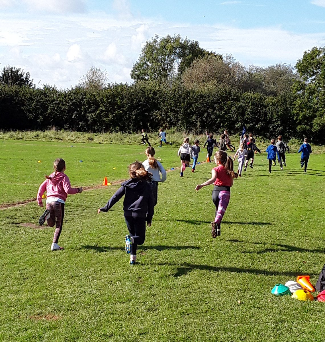 Very proud of all our pupils who took part in the virtual London Mini Marathon today and raised money for the 'SendaCow' charity. Great enthusiasm and perseverance! @LondonMarathon #MiniLondonMarathon @_thedailymile @activeglos @SendaCow