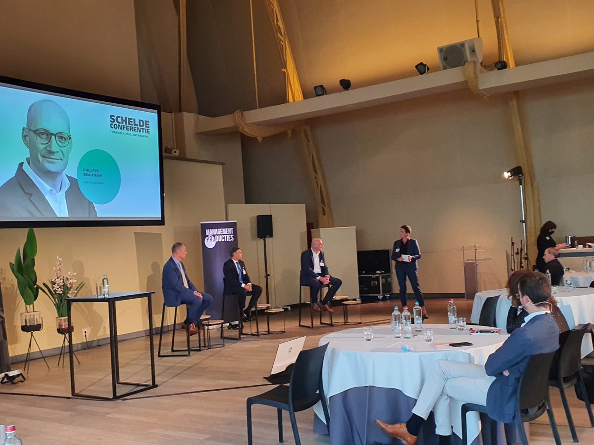 Interessant debat met @erikklonhammer van Euroports en <a href="/BVanSteenweghen/">Bob Van Steenweghen</a> van Essers over de <a href="/PortofAntwerp/">Chinnu Chinnu</a> als logistieke hub van de toekomst op #scheldeconferentie.