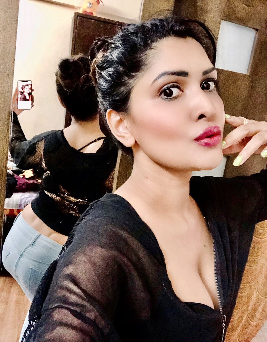 💋#1stoctober #1stday #1stselfie #octoberbaby #vvibes ❤️#unlock5 😋🤗🤩🥳✈️