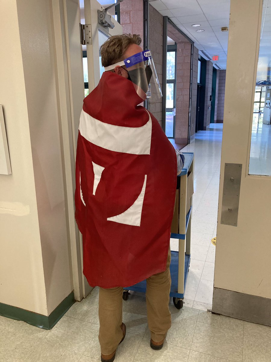 When you're in need of #PPE at @McdonoughmsB you call on CAPTAIN CONROY!! @ConroyLongo @Hartford_Public @mellen1994 @ChiefOfSchools @HartfordSuper @SmsaTigers @MilnerMiddle