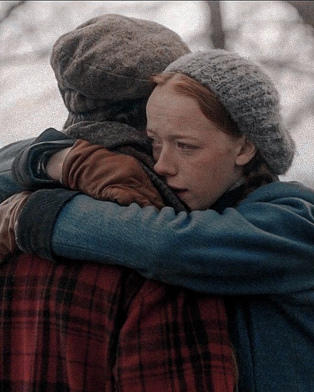 his feelings AGAIN, but what happens next? Mary is about to die and Anne is the one who is there for him, he breaks in front of her and she decides to hug him...and I think, his brain and his heart tried desperately to tell him that he LOVES HER but (again) he couldn’t think ab