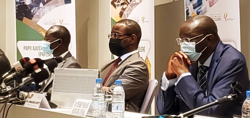 En conférence de presse ce matin pour échanger sur le #PAP2A. Ce fut un plaisir de discuter avec les journalistes sur les enjeux et objectifs de la relance de l’économie.#relanceSN  #kebetu