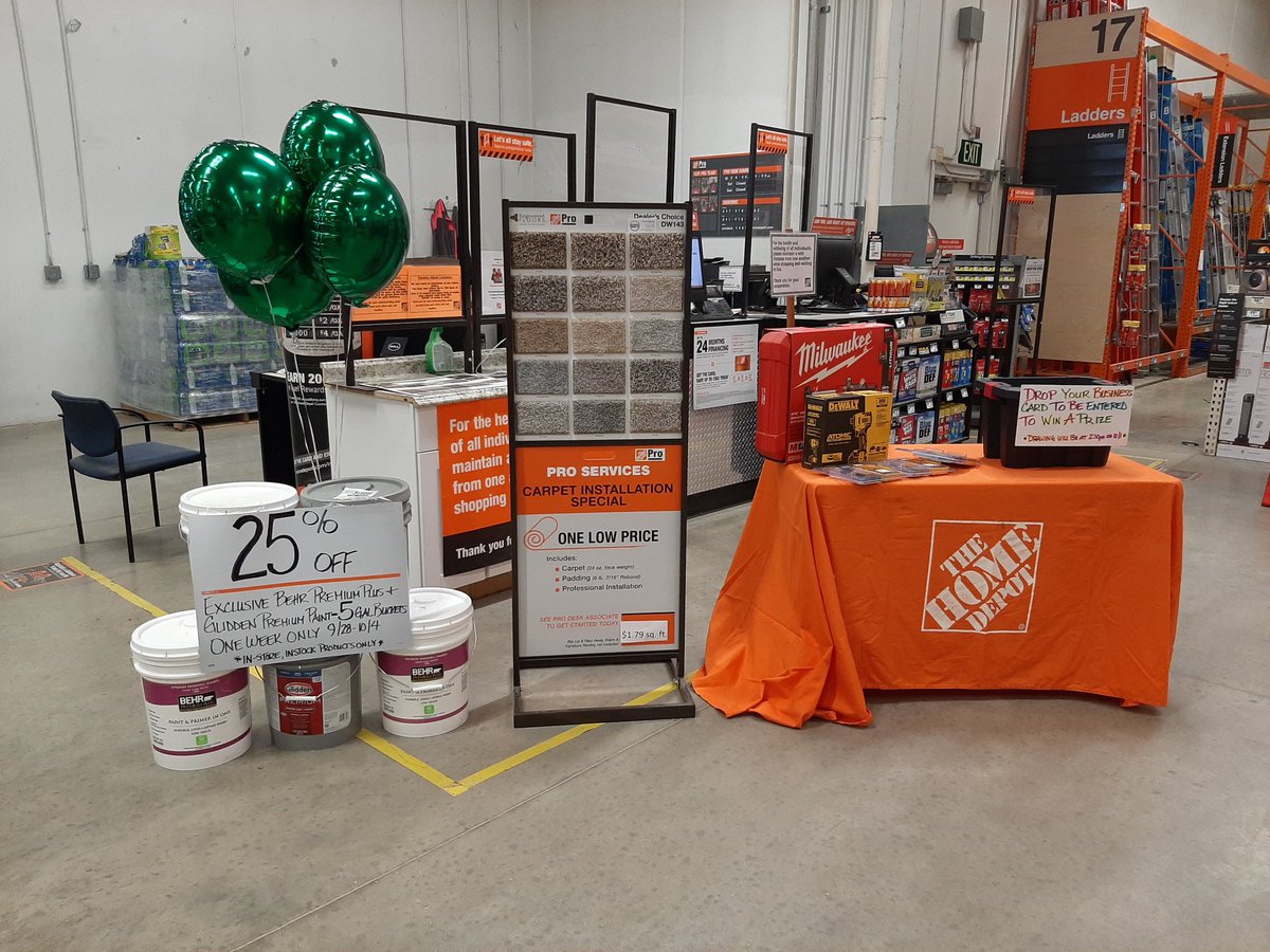 trish6677's tweet photo. What's happening you ask?  Just showing a little appreciation to pros. @ThompsonRandol @GardnerD187 @Tre_THD https://t.co/g7k1gGad1c