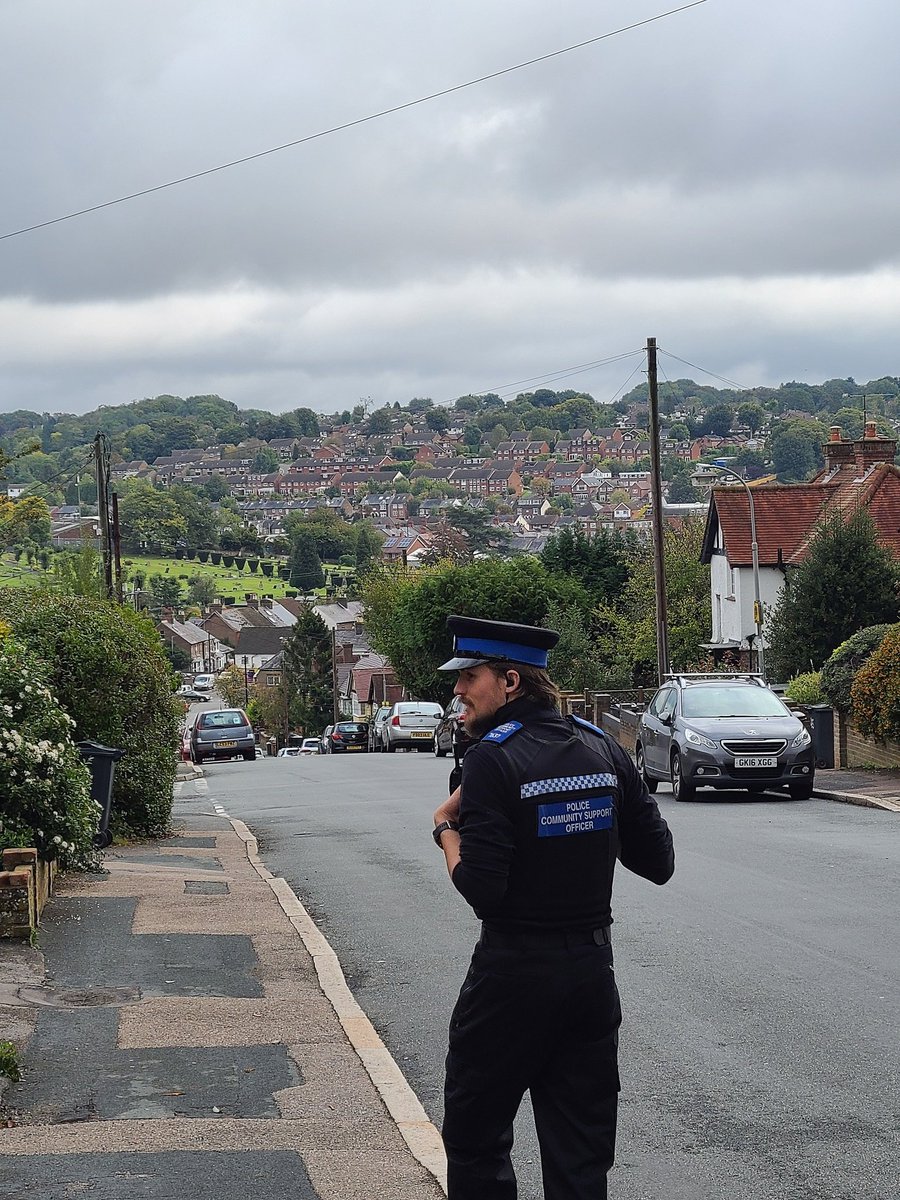 TVP_ChiltSBucks's tweet photo. Out and about in #Chesham. Can you identify some of the areas we have been patrolling on foot? Fitbit watches showing Pc Flanagan doing 18000 steps and Pcso Roche catching up with 17500 #P1701 #P7610 https://t.co/gPpMHHtI3s