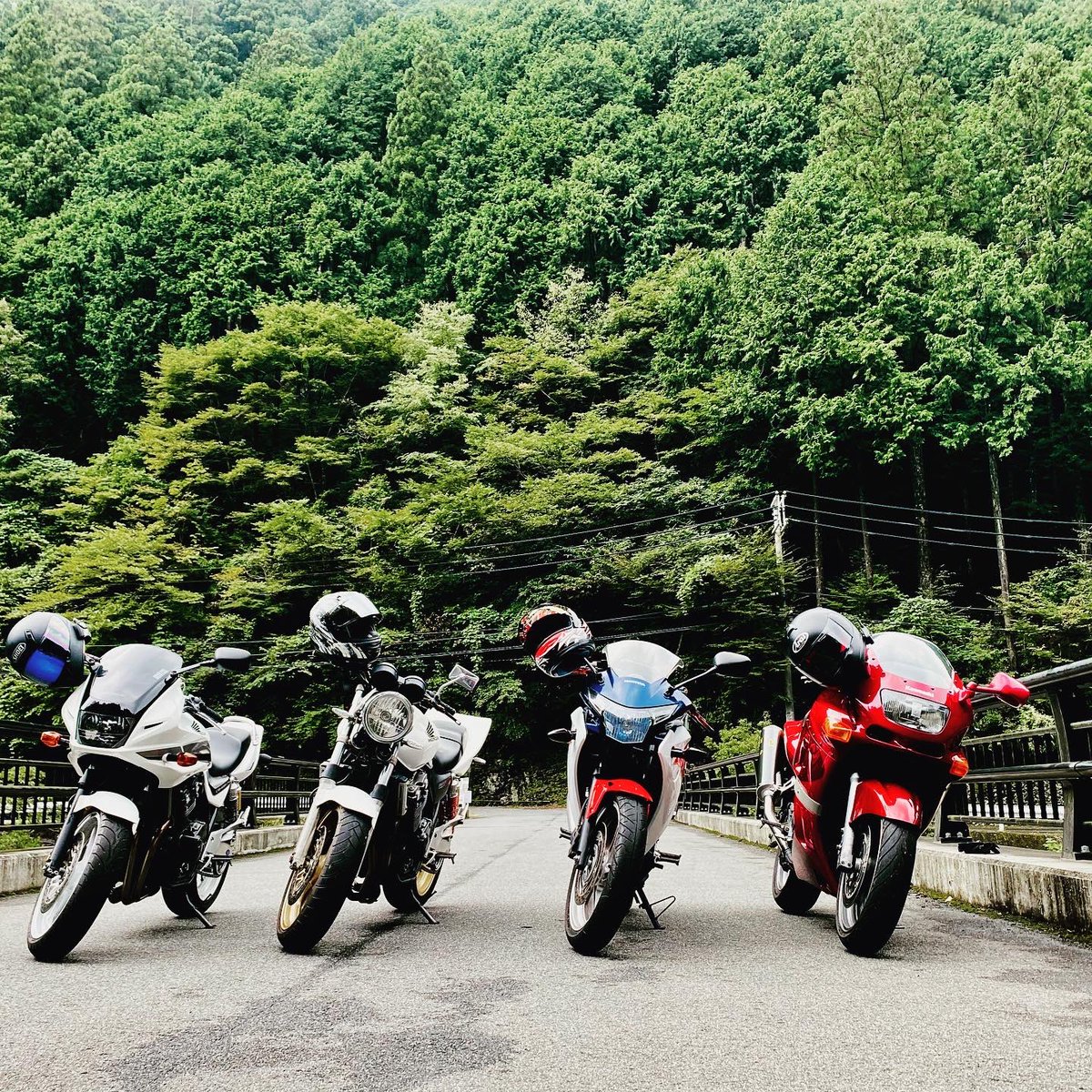 RB_KOHEY's tweet photo. 最近バイクすぎてランクルちゃんはお留守番が多いから週末はランクルちゃんとデートしてくるかあ😊 https://t.co/Ui50fujmtb