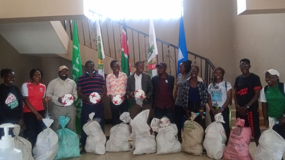 SolwogidiM's tweet photo. @SolwogidiM Girls teams in Division 1 2020/2021 football league are facilitated with balls, Malindi Msato starlets FC is among the beneficiaries to strengthen Grassroot Women Empowerment through football.
@FootballKenya_ 
@FootballWomenOz 
@FIFAFootbalI
@CoachAshraf https://t.co/TRvT9ZATk6