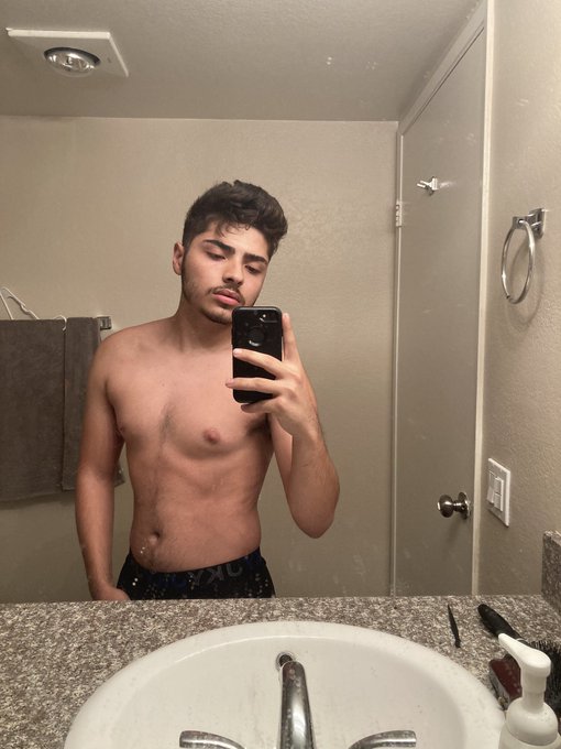 Watch Heavy pole's leaked NSFW photo on TwXstars