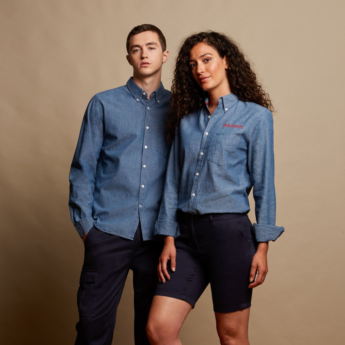 FrontRowandCo's tweet photo. Classic chambray shirt with a modern twist. Made tag free to add your own personalisation and branding. GREAT LOOKING LEISUREWEAR. THOUGHTFULLY CREATED. #unisex #FR501 #slimfit #tagfree #Frontrowandco #henburybrands https://t.co/szFQ4JpeL6