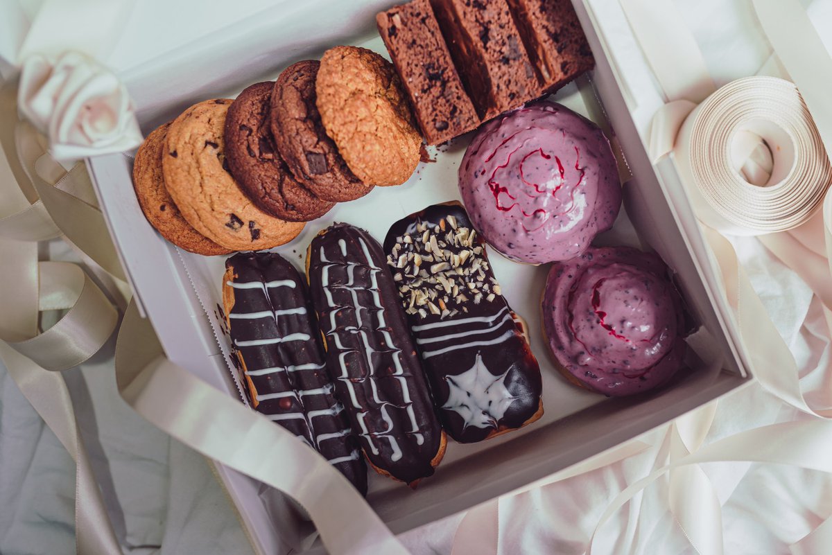 Teacher's day is just around the corner and we've got the perfect gift idea for you! Along with a personalised note, surprise your favourite teachers with our beautifully curated box of deliciousness and make their special day the best dayyy everr!
Preorder via our insta page.