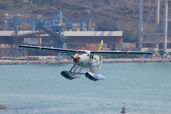 Shipguru's tweet photo. #9HAFA #HarbourAir #DHC3 #Turbine #Otter just #look off from #grandharbourmalta - 15.06.2011 - www.maltashipphotos.com- NO PHOTOS can be used or manipulated without our permission @HarbourAirLtd https://t.co/AMQgXszoLY