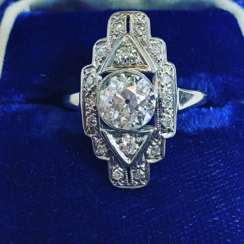 TheGemTherapist's tweet photo. Antique and estate jewelry is where it’s at. What do you guys think of this beauty? https://t.co/oOJIArH8HX